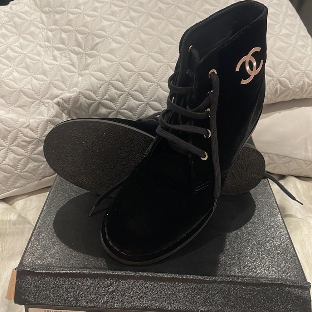 Black velvet Chanel short boots 39.5 - Picture 3 of 8
